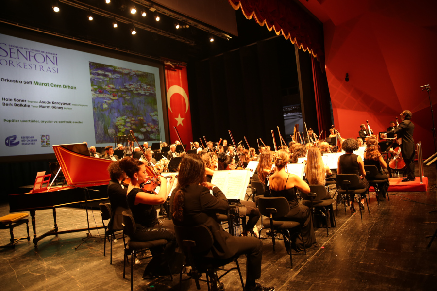 ESKİŞEHİR BÜYÜKŞEHİR BELEDİYESİ SENFONİ ORKESTRASI 2026-2027 SANAT SEZONUNU OPERA VE OPERET ESERLERİYLE AÇTI.